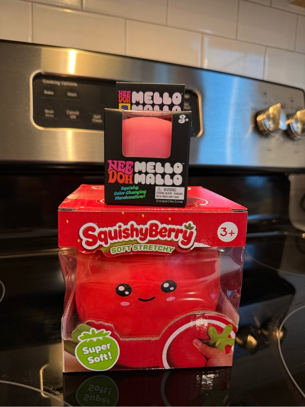 NeeDoh color changing + FREE Jumbo Strawberry